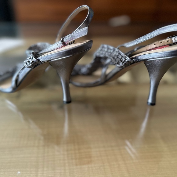 Authentic Oscar de la Renta Shoes - Picture 3 of 10